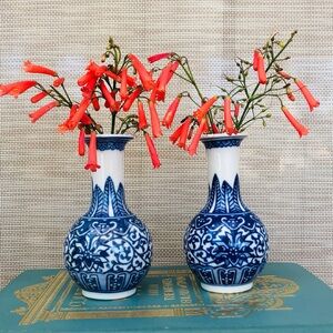2 Vintage Chinoiserie Jingdezhen Blue White Lotus Porcelain Bud Vases